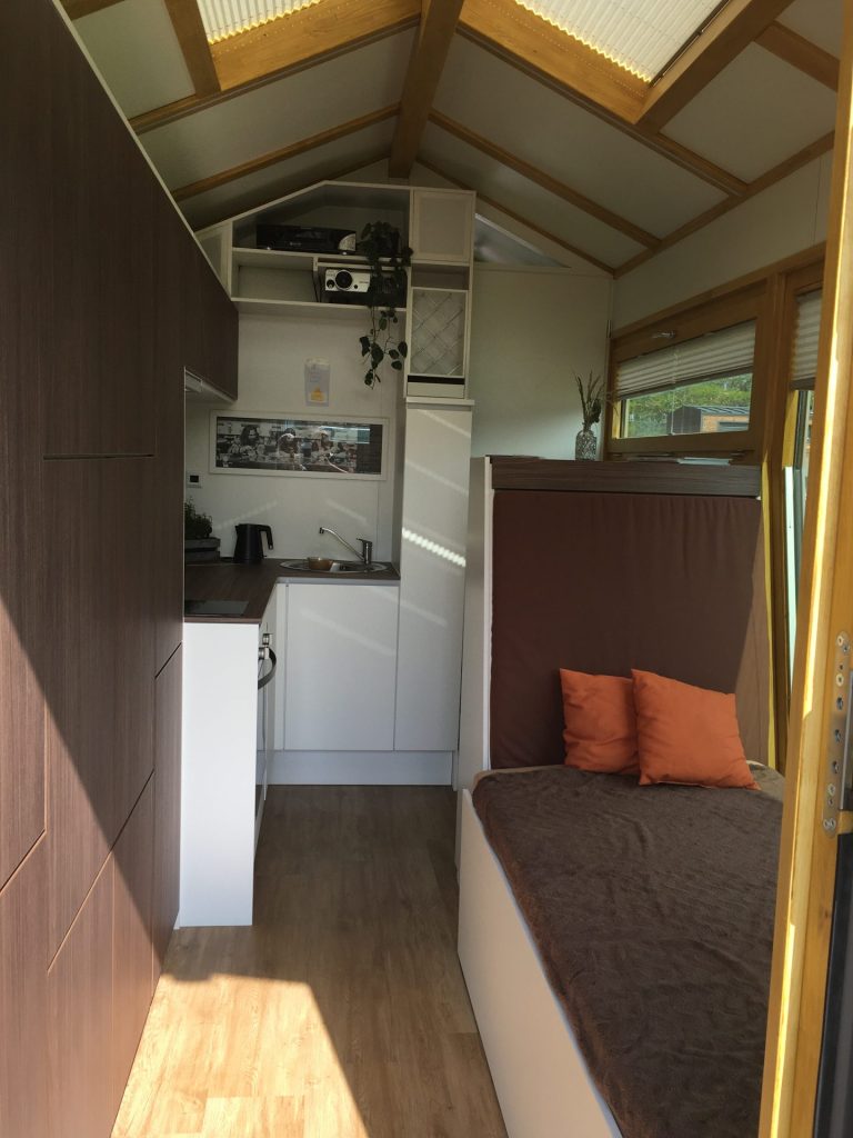 8E2E8217-00C6-4EB6-97BB-6F6D72CE8189