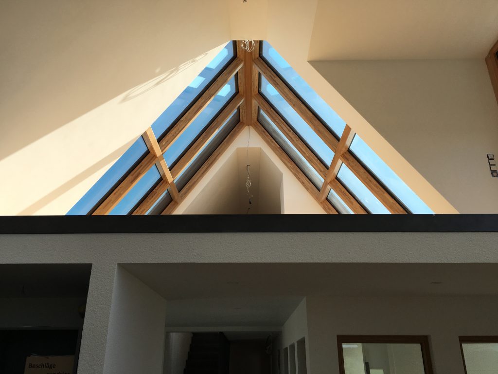 holz-aluminium-fenster-holzalu-fenster-behaglich-witterungsbeständig-pflegeleicht-individuelle-gestaltung-3fachglas-wärmeschutz-nachhaltig-sonderloesung-barrierefreiheit-hochwertige-trapezfenster